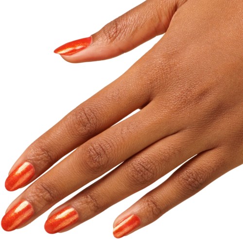 En hånd med skinnende orange og gyldne negle mod en hvid baggrund.