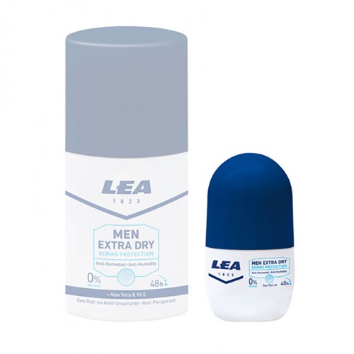 Een deodorant roll-on en stick voor mannen met witte en blauwe labels, aangeduid als "Extra Dry" en "Anti-Humidity."