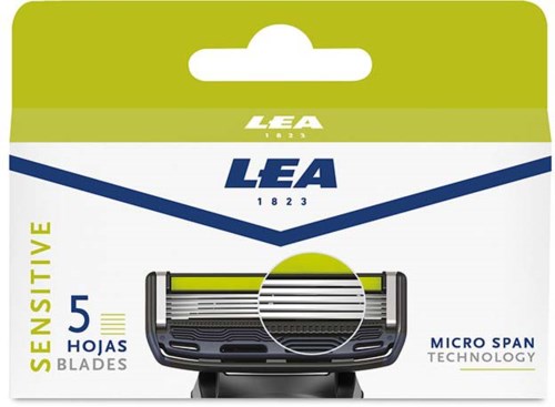 Verpakking met scheermesjes met 5 bladen, gevoelig, en micro span-technologie. Het merk is LEA, 1823.