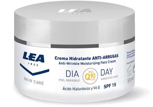 En burk med anti-rynndoftande fuktighetskräm för ansiktet med SPF 15, för känslig hud och innehållande hyaluronsyra och vitamin E.