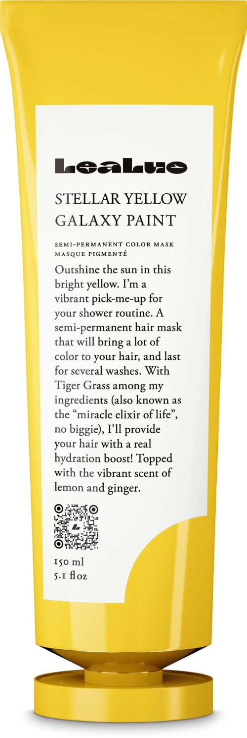 Eine gelbe Haarmaske in Tube mit weißem Etikett, das ihre Vorteile und Inhaltsstoffe beschreibt, steht aufrecht.