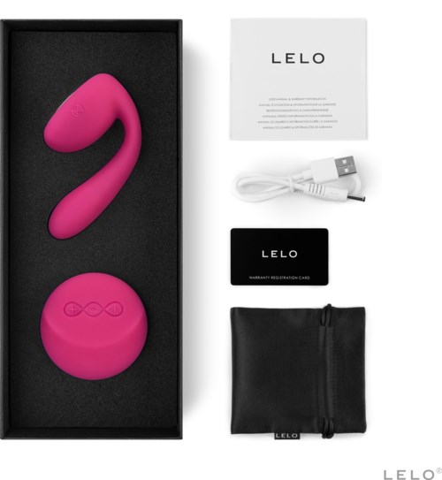 Ett rosa sexleksak, garantikort, registreringskort, USB-laddare och tygväska i en box.