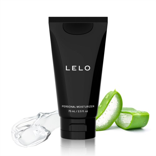 Lelo kosteuttava voide mustassa putkilossa, vieressä aloe vera ja kurkku.
