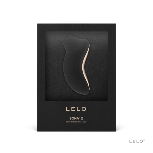 En svart eske med en slank, buet enhet inni, merket 'LELO SONA 2 Sonic Clitoral Massager'.