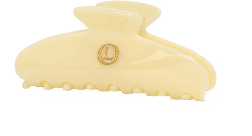 En kremfarget hårklemme med et gullfarget 'L'-merke på siden.
