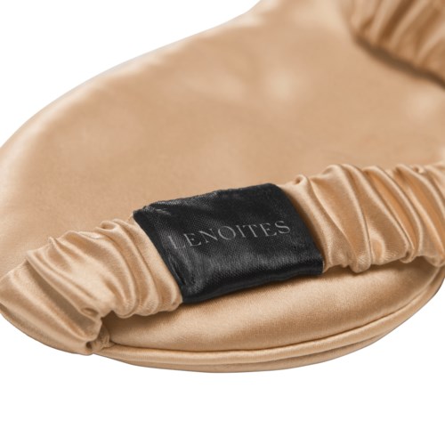 Beige silkki-tyylinen laukku, jossa on musta tarra, jossa lukee 'LENOITES.'