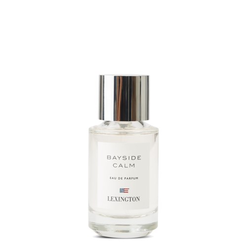 En klar parfymflaska med silverlock, märkt 'BAYSIDE CALM,' 'EAU DE PARFUM' och 'LEXINGTON.'