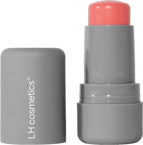 Een grijze cilindervormige lipbalsemcontainer met roze balsem erin, gemerkt 'LH cosmetics.'