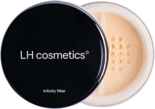 Czarny pokrywka z napisem LH cosmetics i Infinity filter. Jasnobeżowy puder z otworami do nakładania.