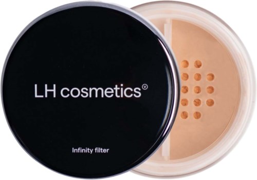 Okrągłe pudełko z czarną pokrywą oznaczoną LH cosmetics i infinity filter, zawiera beżową gąbkę do makijażu.