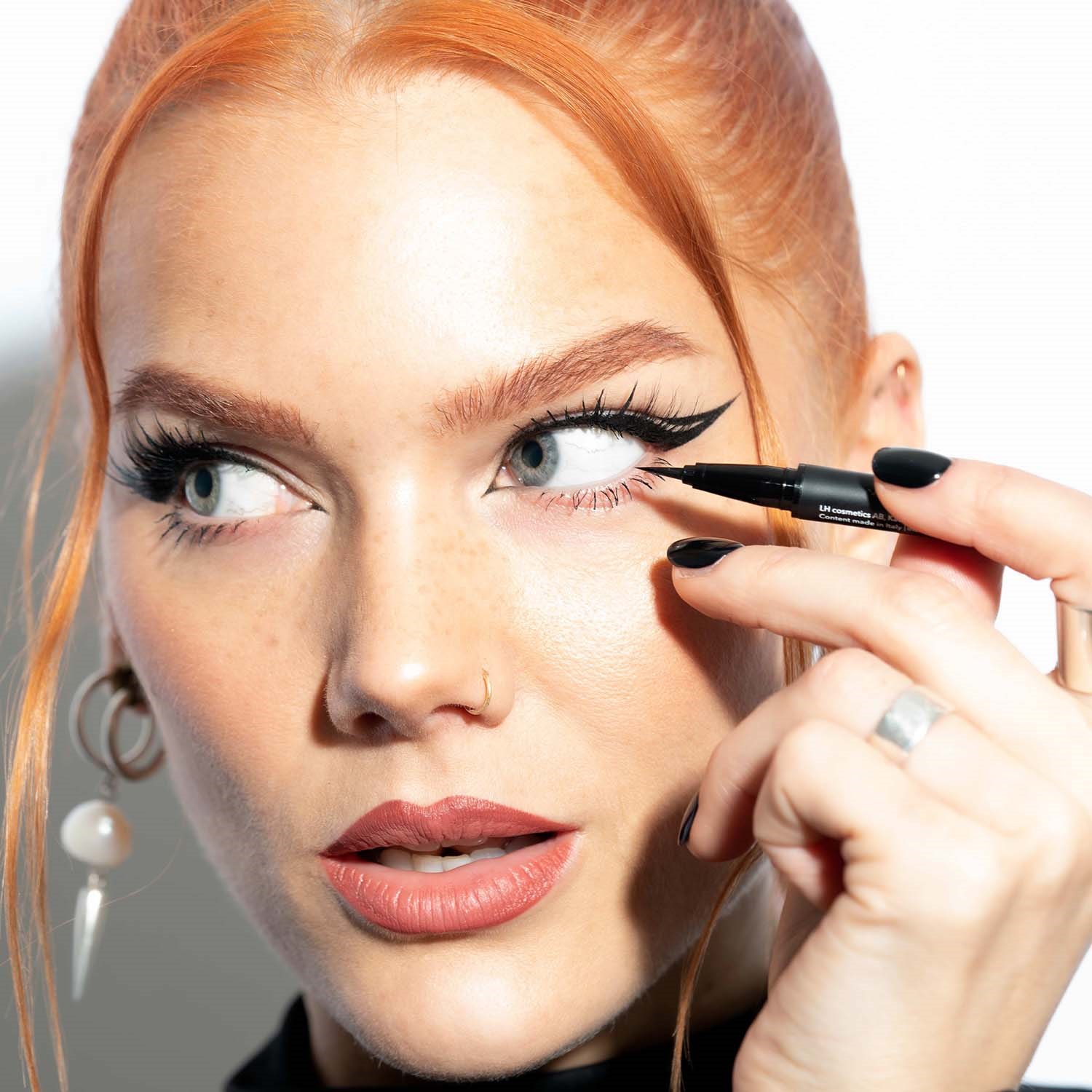 LH cosmetics LH cosmetics Infinity Ink Black 0,5 ml (obrázok 3)