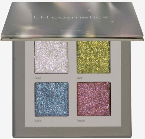En kosmetikpalette med fire glitterøjenskygger i sølv, grønt, blåt og pink.