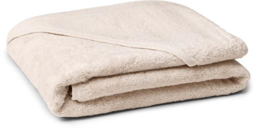 En mjuk, beige filt är viks, visar dess luddiga textur och enkla design.