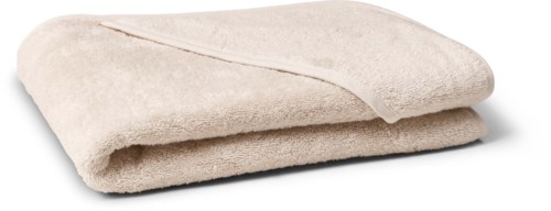 En vikad beige handduk med mjuk textur och enkel design.