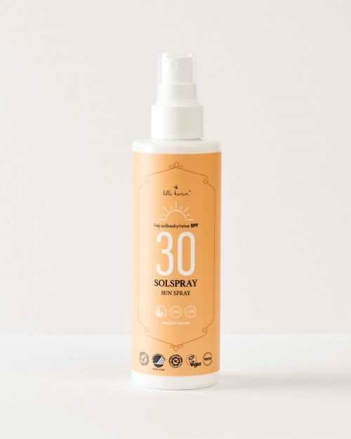 Aurinkosuihkepullo, SPF 30, valkoinen suutin, oranssi etiketti ja useita sertifiointikuvakkeita alareunassa.