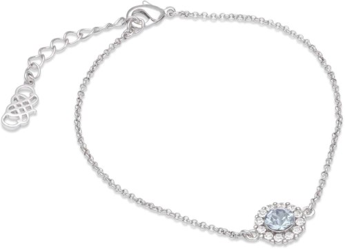 Ett silverarmband med en liten, rund, klar ädelsten och ett justerbart armband med en dekorerad hjärtcharms.