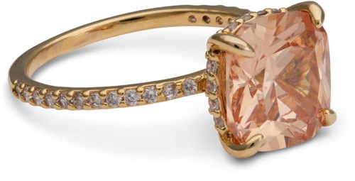 Guldring med stor rosa gemstone og små diamanter langs kanten.