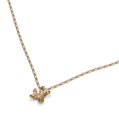 Een gouden ketting met een bloemenvormige hanger en een kleine edelsteen in het midden.