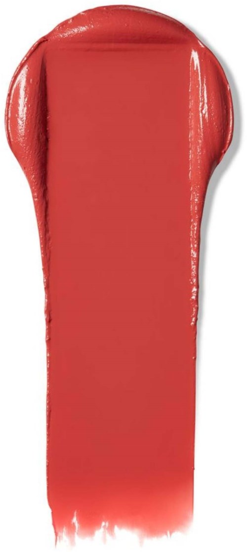 Swatch af coralfarvet læbestift med cremet finish.