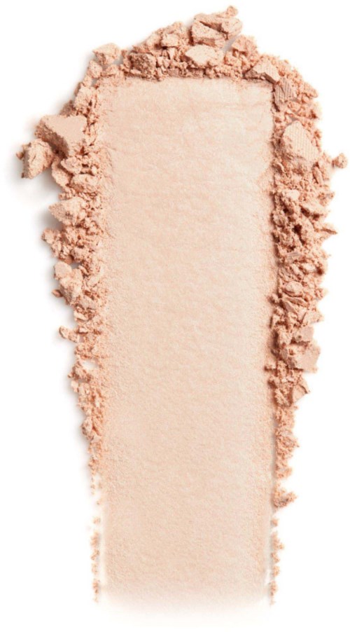 Lyse beige pudderskygge med blød tekstur, spredt i et rektangel med knuste kanter.