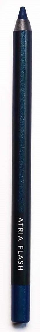 Een donkerblauwe pen met een glanzend lichaam, gemarkeerd 'Atra Flash', op een zwarte achtergrond.