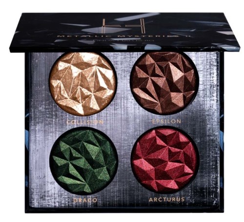 Eine Make-up-Palette mit vier schimmernden Lidschatten in Gold, Bronze, Grün und Rot, bezeichnet als Collusion, Epsilon, Drago und Arcturus.