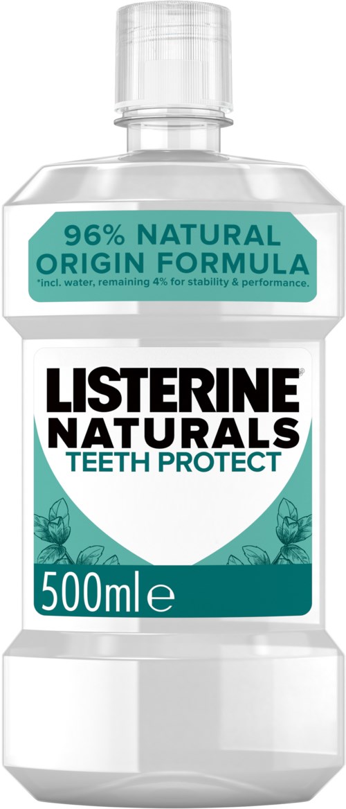 En klar flaska med Listerine munskölj med en etikett som visar 96% naturlig formel och tandskydd.