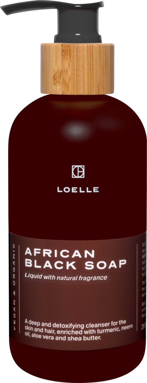 En mörkröd flaska med svart pump och trälock, märkt 'LOELLE African Black Soap' med beskrivning under.
