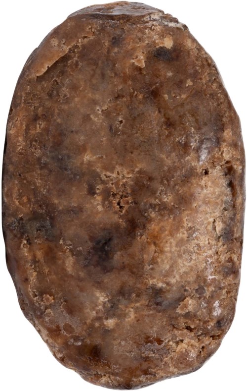 Eine braune, unregelmäßig geformte Kartoffel mit rauer, ungleichmäßiger Oberfläche und some dunkler Flecken.