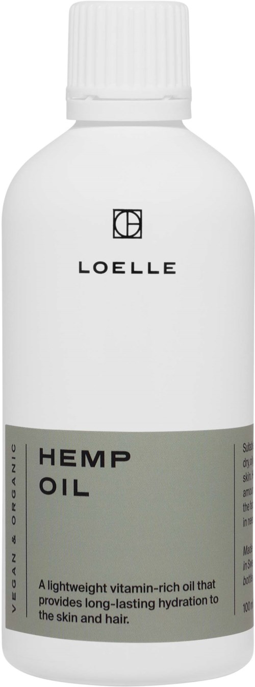 En vit flaska med Loelle Hemp Oil och enkel etikett som beskriver den som en lätt, vitaminrik fuktighetskräm för hud och hår.