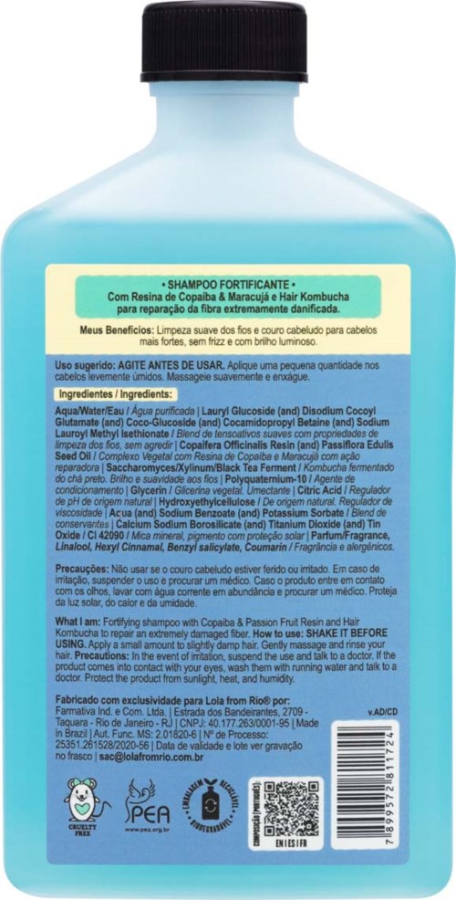 En ljusblå schampoflåta med svart lock, innehållande hårvårdsprodukt med detaljerad text på etiketten.