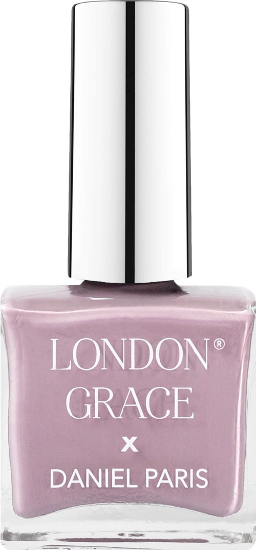 En ljusrosa nagellackflaska med silverlock, märkt 'London Grace x Daniel Paris.'
