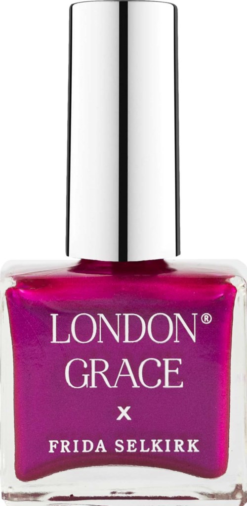 En rosa nagellackflaska med silverlock, märkt "LONDON GRACE x FRIDA SELKIRK."