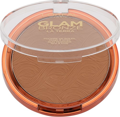 En kompakt av L'Oréals Glam Bronze La Terra solpuder med genomskinligt lock och embossed design inuti.