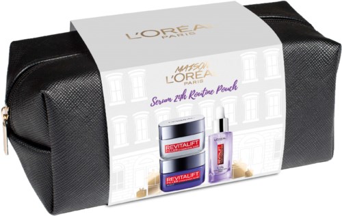 En svart väska innehåller hudvårdsprodukter från L'Oréal Paris, inklusive krämtuber, ett serumflaska och en puderbehållare.
