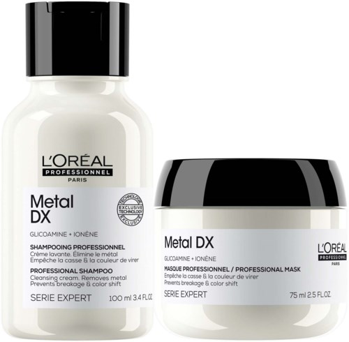Två L'Oréal Metal DX hårprodukter, ett schampo och en mask, i vita flaskor med svarta lockar, etikett synlig.