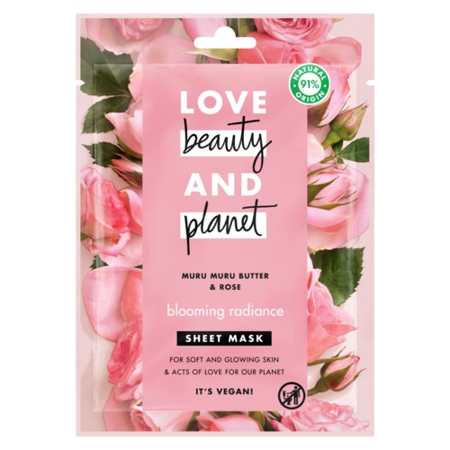 Ett rosa paket för ett ansiktsmask med rosor, som betonar naturliga ingredienser och veganska produkter för hudvård.