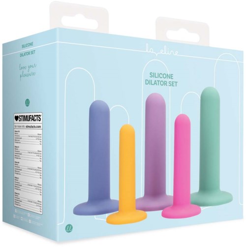 Pudełko zawiera cztery kolorowe silikonowe dildo w kolorach niebieskim, żółtym, różowym i zielonym. Pudełko zawiera szczegóły produktu.