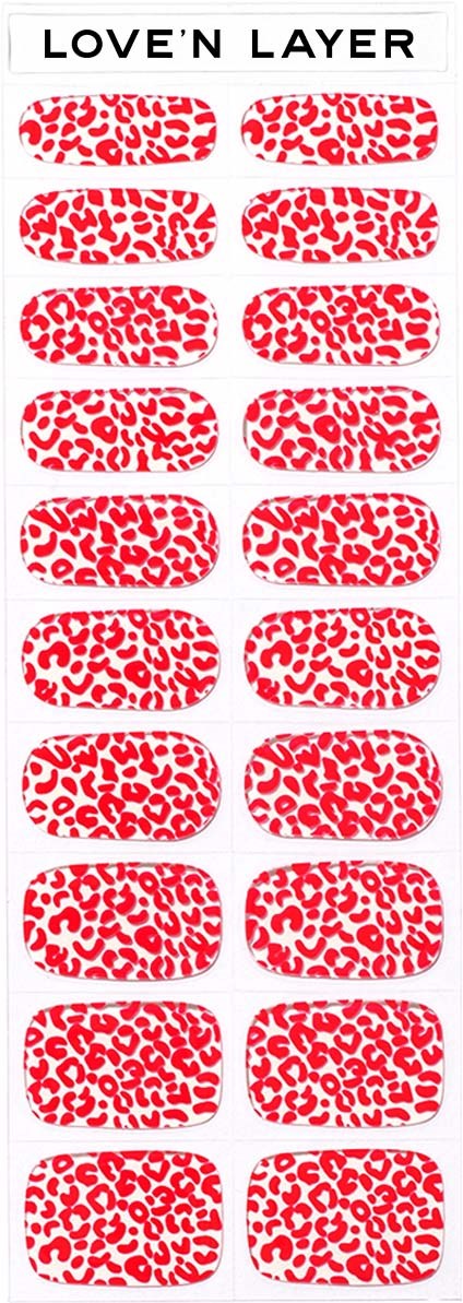 Kartki z czerwonymi naklejkami na paznokcie z leopardim wzorem, ułożone w dwóch kolumnach, z napisem "LOVE'N LAYER" na górze.