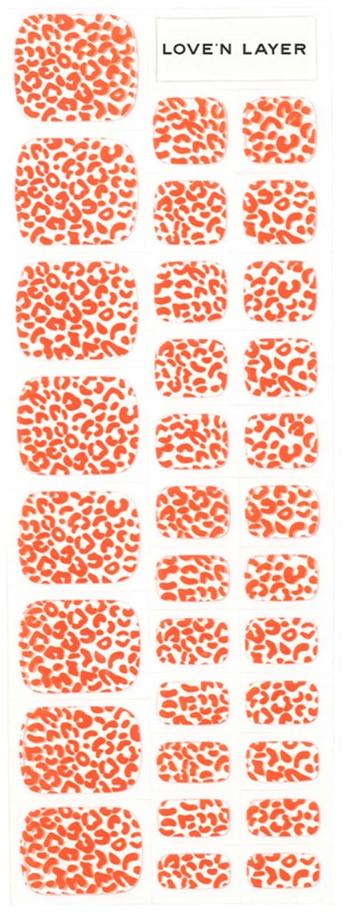 Et sæt orange leopardprints manicure designs i forskellige former og størrelser, med titlen "LOVE'N LAYER".