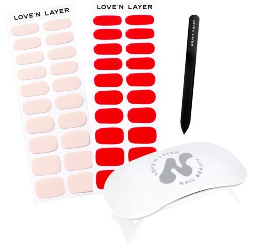 Nagelaufkleber, Nagelfeile und Gelnägelmádel mit 'Love'n Layer'-Markierung.