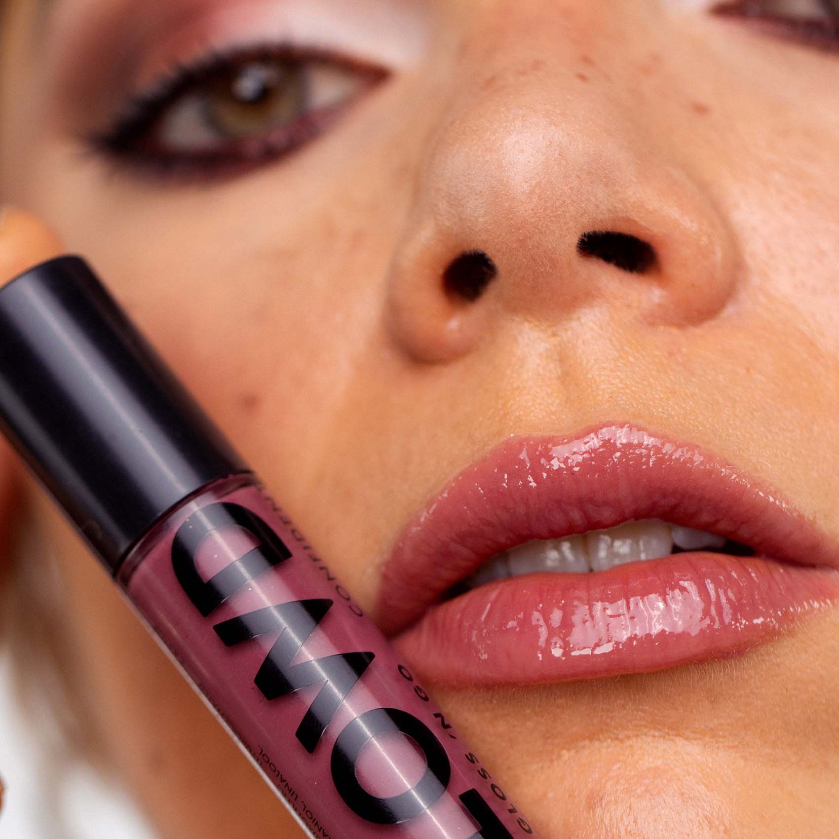 LOWD Cosmetics Gloss N' Go Lipgloss Confident (obrázok 7)