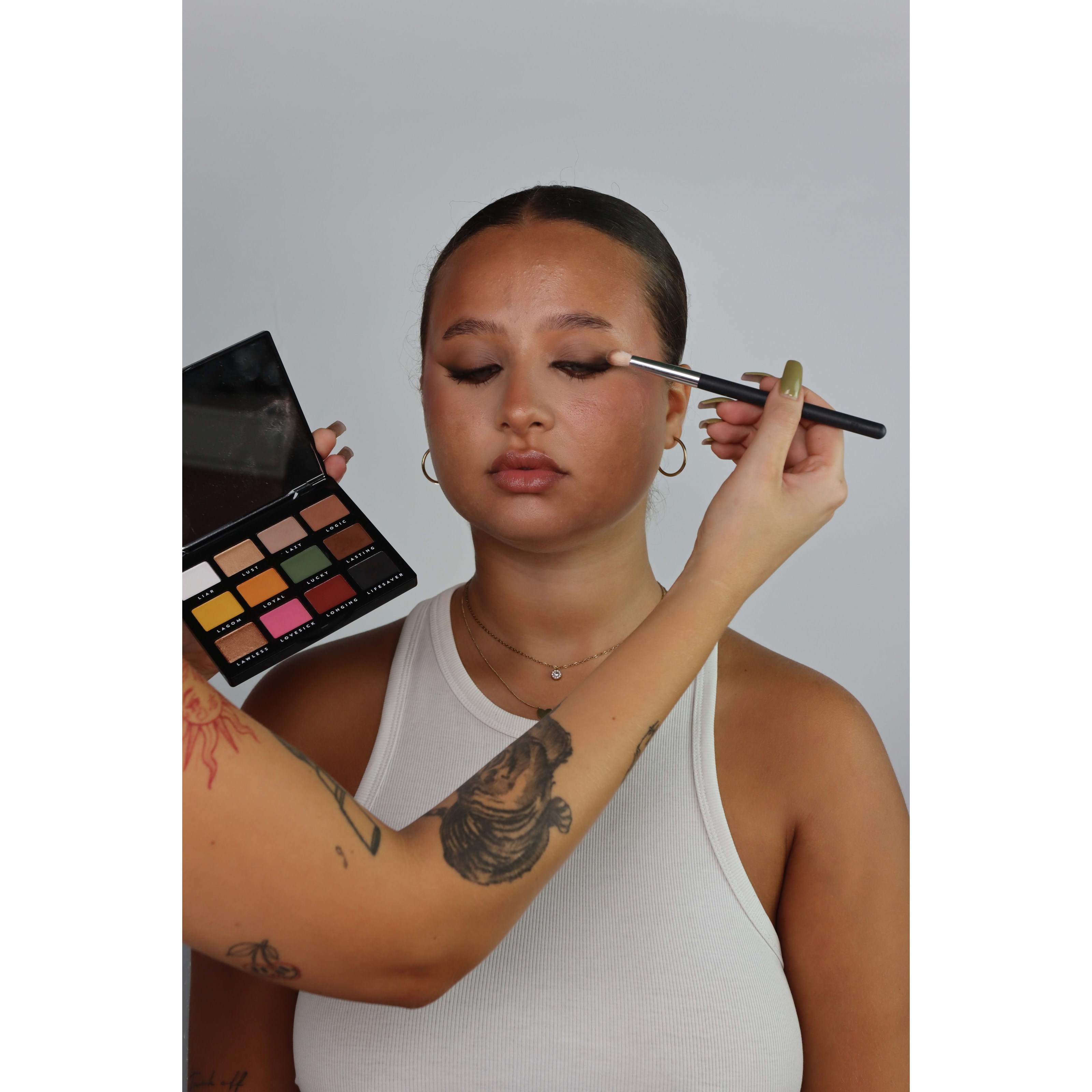 LOWD Cosmetics The First Letter Eyeshadow Palette 15 g (obrázok 5)