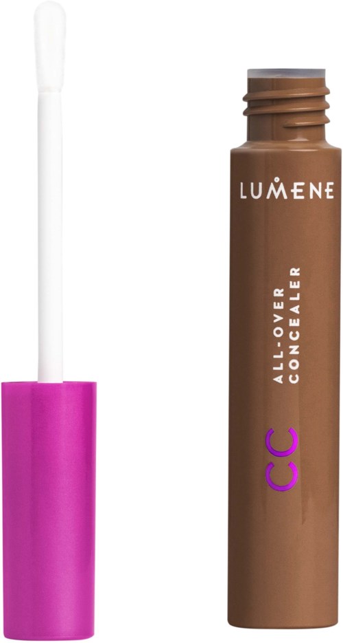 En brun tube med concealer og en lilla hette med en hvit applikator ved siden av.