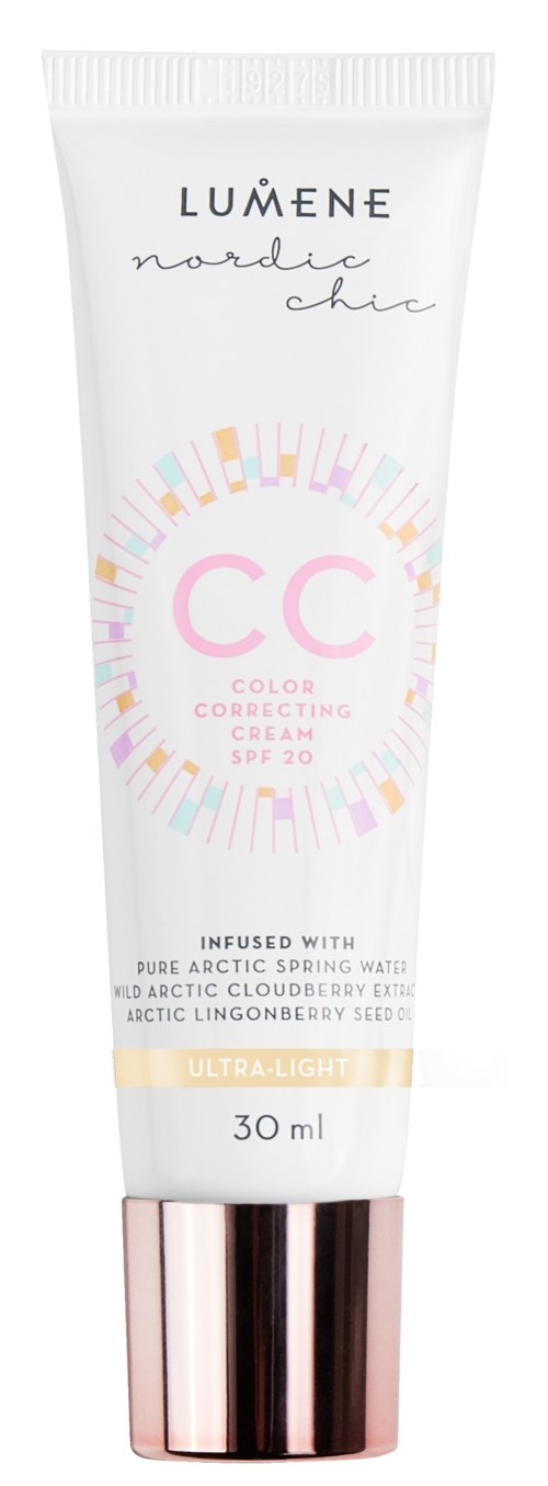 En tub med Lumene Nordic Chic CC-kräm, märkt med skydd för ultraviolett ljus, i vitt med rosa och guld accenter.