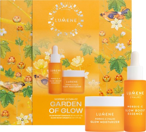 Opakowanie Lumene Nordic-C Glow Boost Essence i Glow Moisturizer na żółtym i zielonym tle liści.