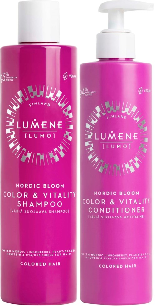 To pink flasker, den ene er shampoo og den andre er balsam, til farvet hår med Nordic bloom duft.