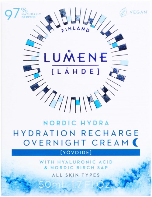 En hudvårdsprodukt etikett som betonar att den är vegansk, naturlig och passar alla hudtyper, med ingredienser som hyaluronsyra.