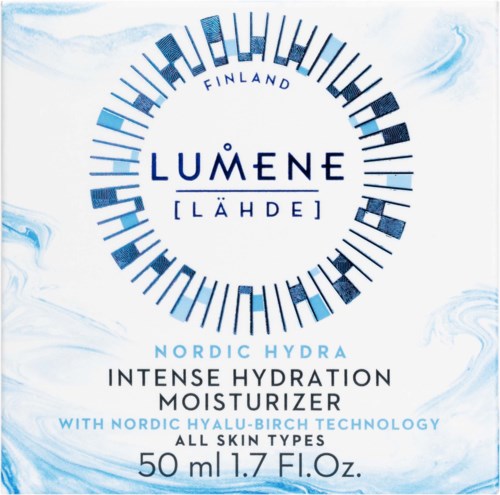 En pakke med blå og hvit marmorlignende design som viser et finsk hudpleieprodukt kalt Lumene Lähde Nordic Hydra fuktighetskrem.