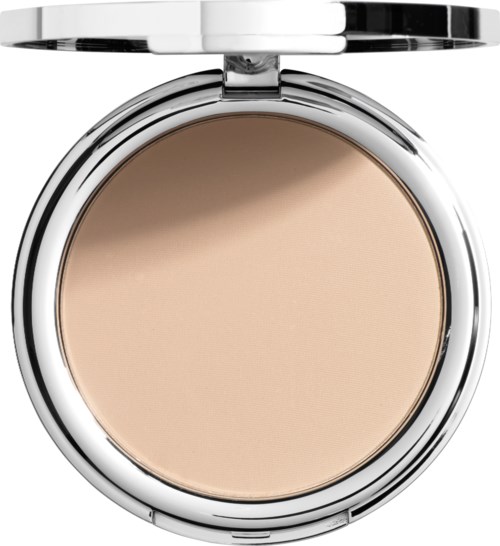 En liten dosa med beige ansiktspuder och ett glänsande silverskydd, delvis öppet med locket lutande bakåt.